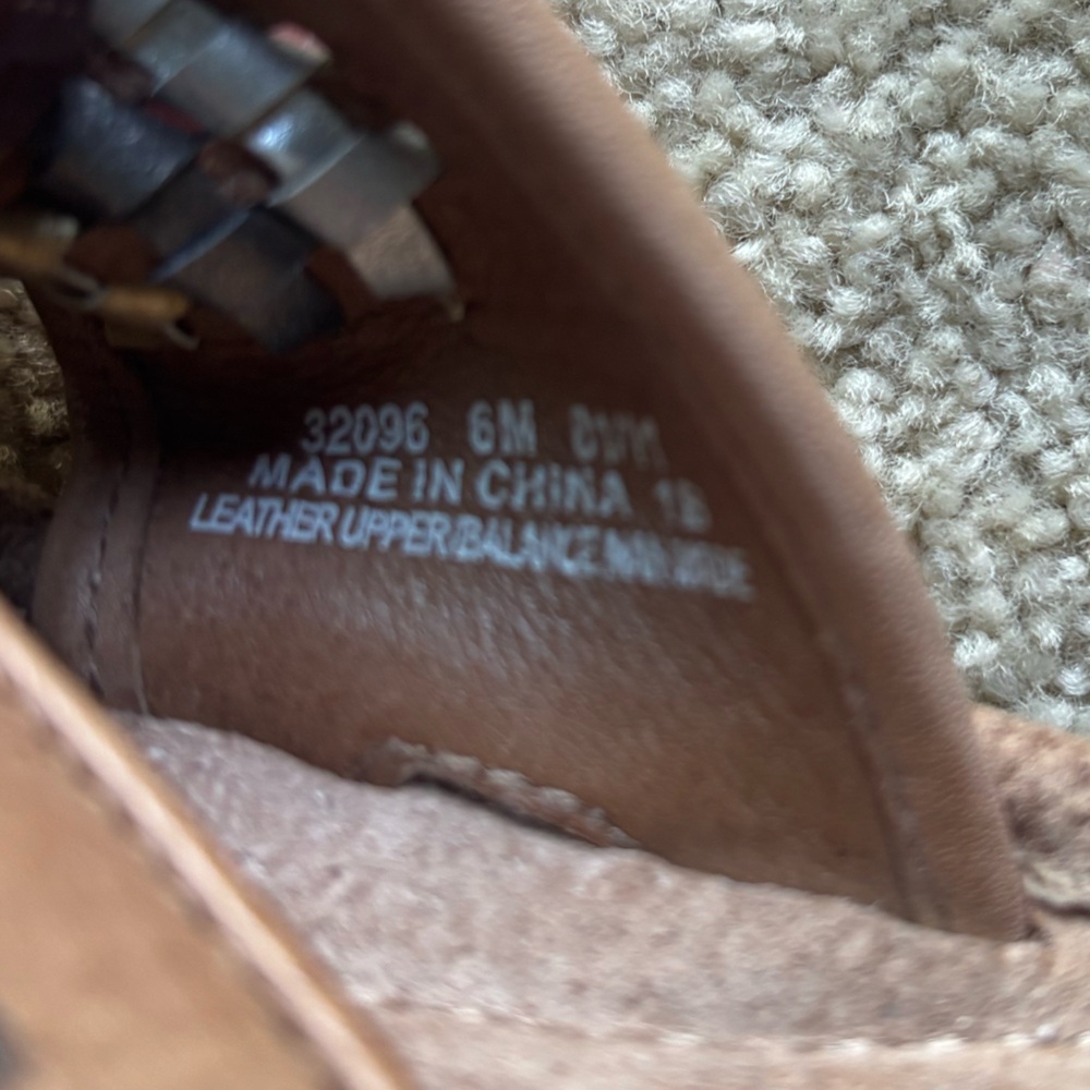 Clarks Artisan Leather Flip Flop Sandals Size 6M Brown Beaded Comfort Wedge - Picture 5 of 6